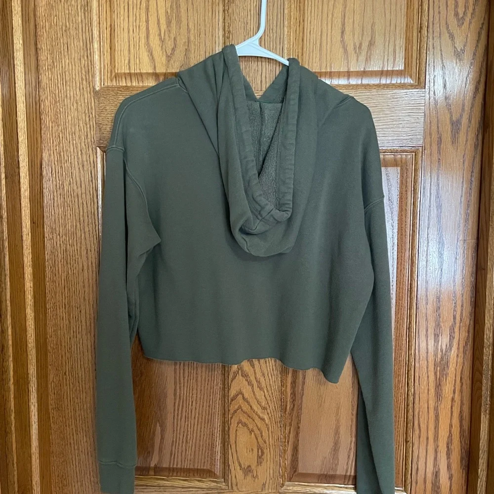 🦋 3 for $10 🦋 Wild Fable Forest Green Cropped Hoodie - Picture 2 of 3